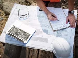 Maître d’œuvre BR Déco supervisant un chantier de rénovation à Lyon